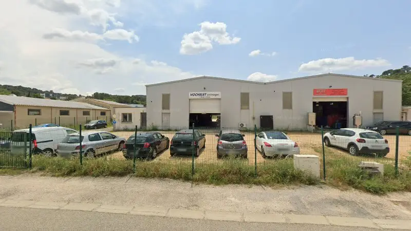 Vue de la rue devant VOCHELET Usinage, Bagnols-sur-Cèze