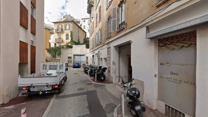 Vue de la rue devant Sarl Garage St Christophe, Beausoleil