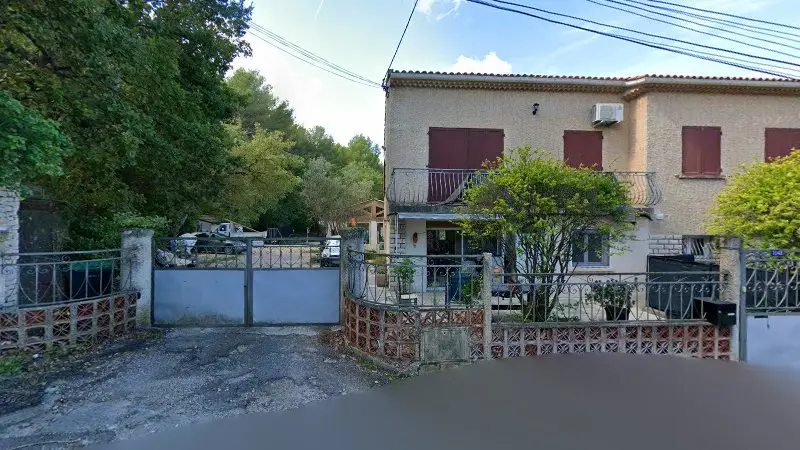 Vue de la rue devant GARAGE ET GARE ROUTIERE DE PROVENCE, Aubagne