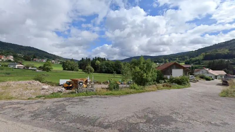 Vue de la rue devant PRECISIUM JP CARROSSERIE, Cleurie