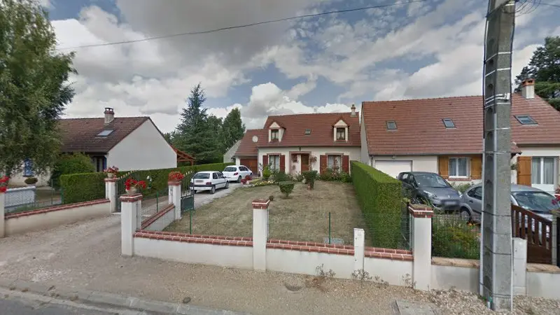 Vue de la rue devant Pimenta Figueiredo Figueiredo Mickael, Saint-Père-sur-Loire