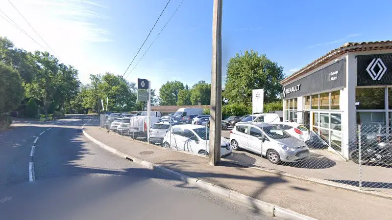 Vue de la rue devant Garage Allary Renault, Saint-Jeannet