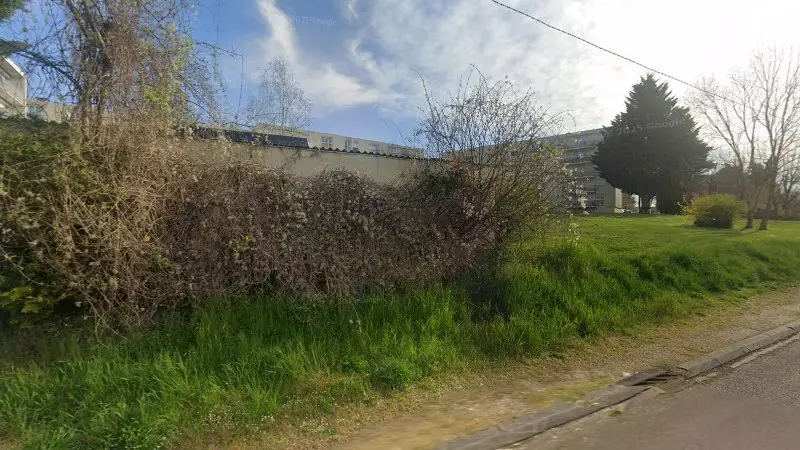 Vue de la rue devant Carrosserie Blein, Tonnerre