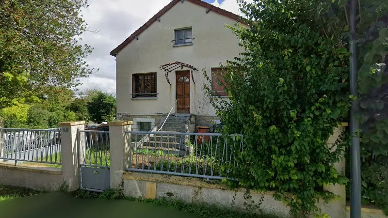 Vue de la rue devant Etude Et Realisation D' Outillage Mecanique, Seugy