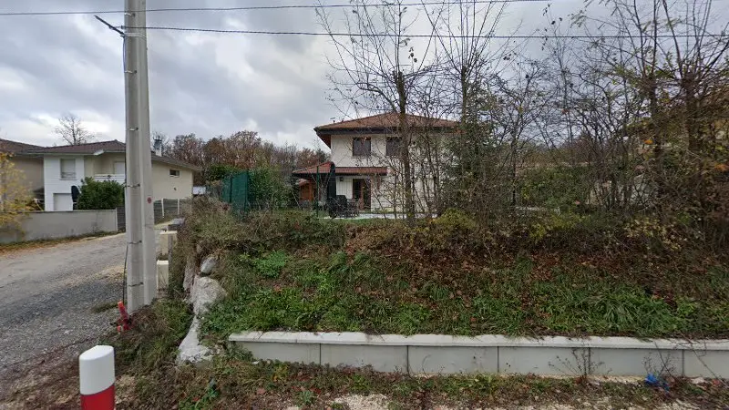 Vue de la rue devant SELLERIE THIERRY, Veigy-Foncenex