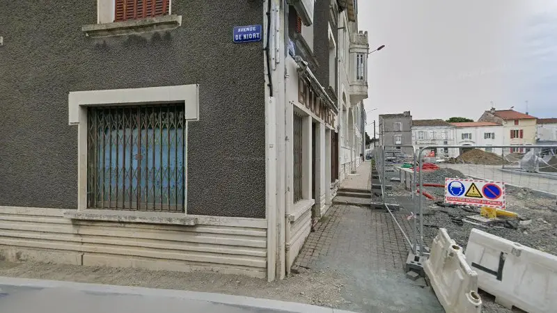 Vue de la rue devant Garage, Beauvoir-sur-Niort