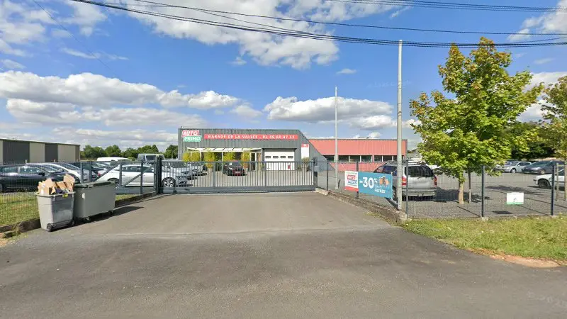 Vue de la rue devant SARL GUERIN AUTOMOBILES, Coulombiers