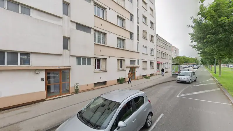 Vue de la rue devant Remorquage Dépannage Auto Dijon, Arceau