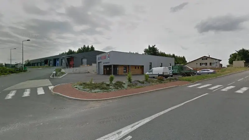 Vue de la rue devant Auto Controle Panissieres - AUTOSUR, Panissières
