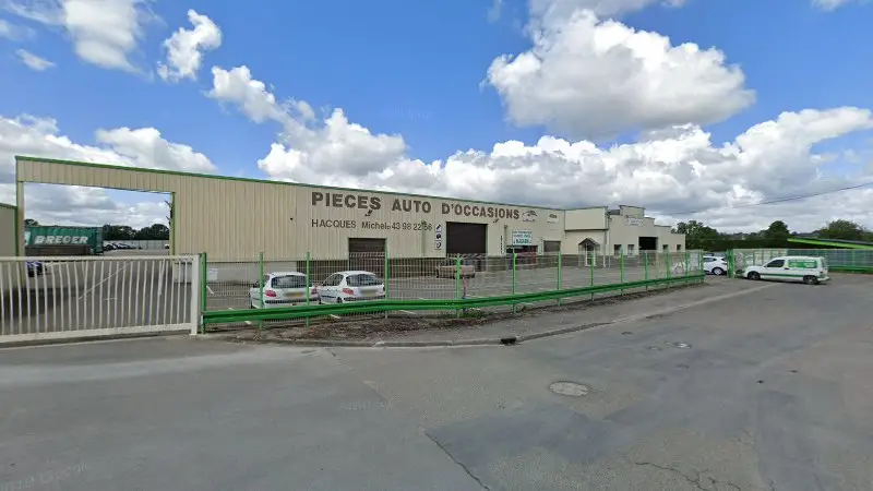 Vue de la rue devant FERRON RECYCLAGE (Garage Michel Hacques), Neau
