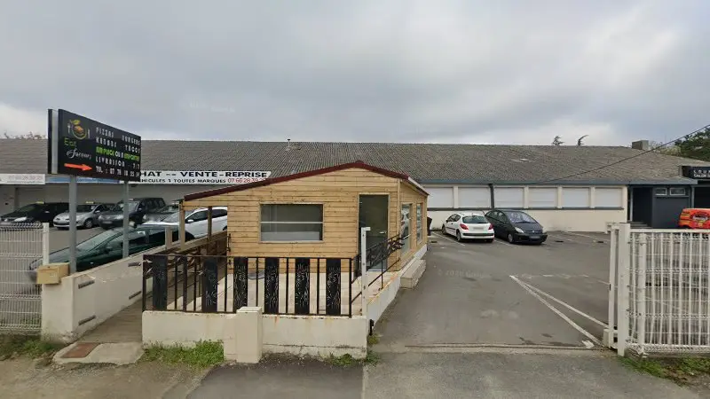 Vue de la rue devant L’atelier automobiles, Saint-Herblain