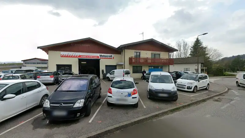 Vue de la rue devant Garage du Mont Blanc, Poisy