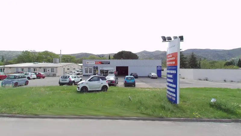 Vue de la rue devant France Pare-Brise - Chez Eurorepar - Garage des Lavandes, Dieulefit