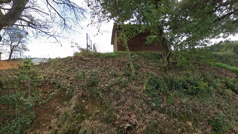 Vue de la rue devant Carrosserie Pasquali, Bormes-les-Mimosas