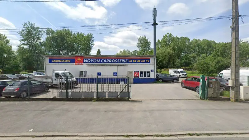 Vue de la rue devant Noyon carrosserie, Noyon