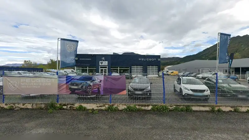 Vue de la rue devant ALPES AUTO SERVICE - Citroën, Sisteron