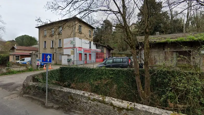 Vue de la rue devant GARAGE MISSONNIER, Fontaines-Saint-Martin