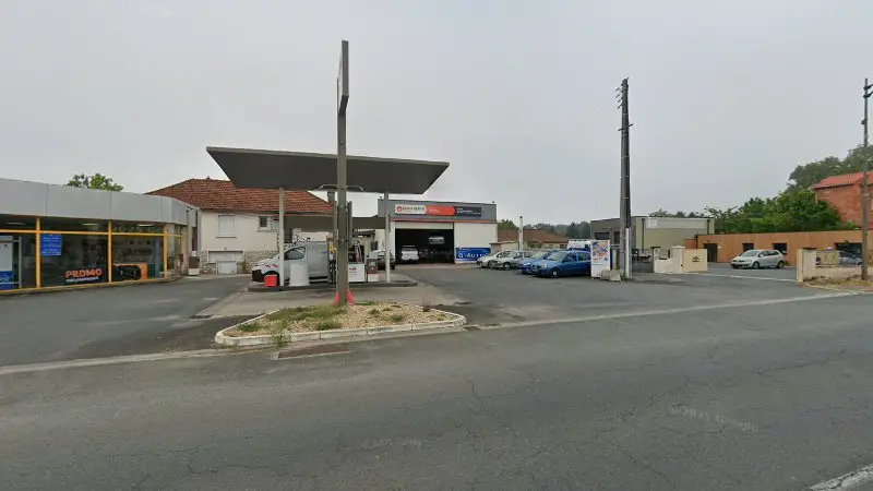Vue de la rue devant Marsac Auto Service, Marsac-sur-l'Isle