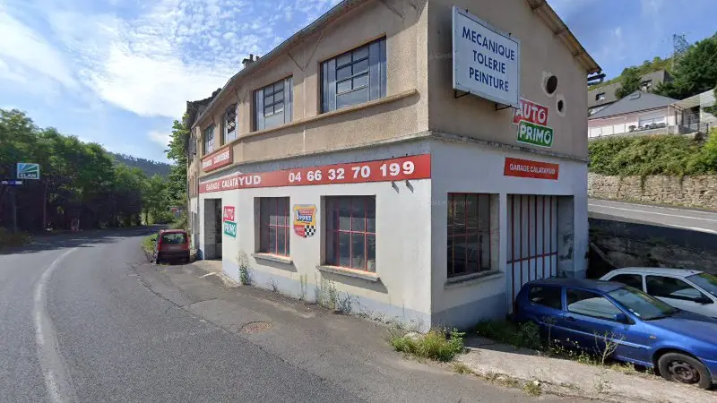 Vue de la rue devant Mecanique Tolerie Peinture, Bourgs sur Colagne