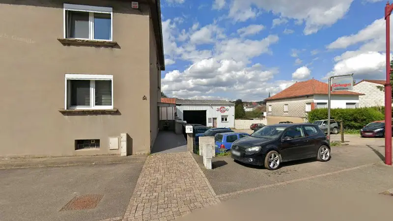 Vue de la rue devant AFG Garage, Longeville-lès-Saint-Avold