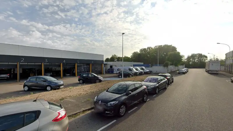 Vue de la rue devant Carrosserie Strasbourg - HESS Automobile, Illkirch-Graffenstaden