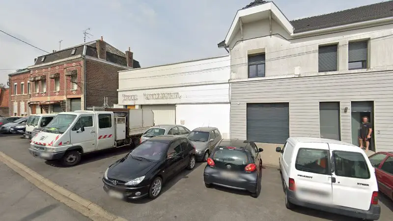 Vue de la rue devant Beauvois Auto Depannage, Beauvois-en-Cambrésis