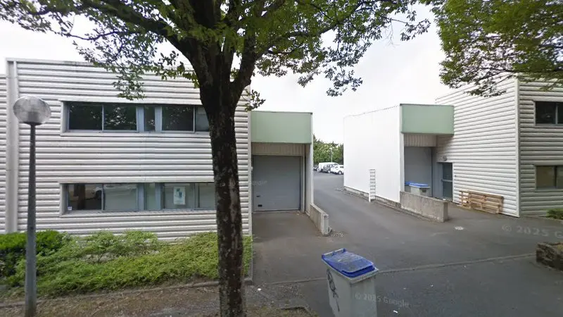Vue de la rue devant Victor Parts, Nantes