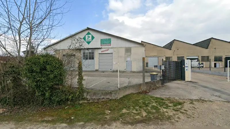 Vue de la rue devant DEKRA Technical Inspection Center, Champagne-sur-Seine