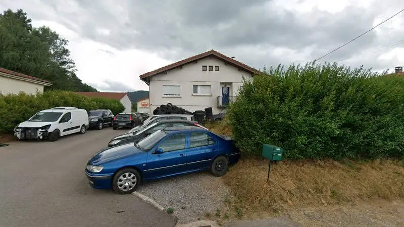 Vue de la rue devant Garage Gillet Olivier, La Neuveville-devant-Lépanges