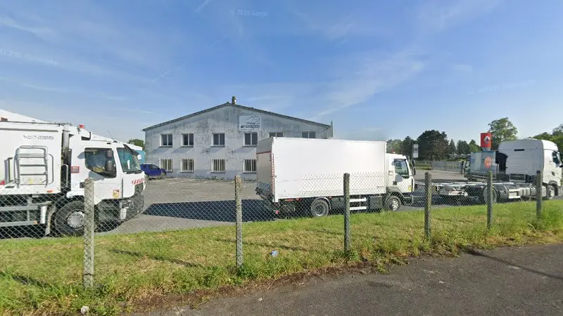Vue de la rue devant Renault Trucks Laon Ets Guillummette - Groupe LENORMANT, Laon