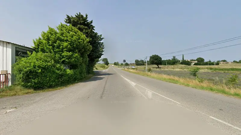 Vue de la rue devant A&S Carrosserie, Savasse