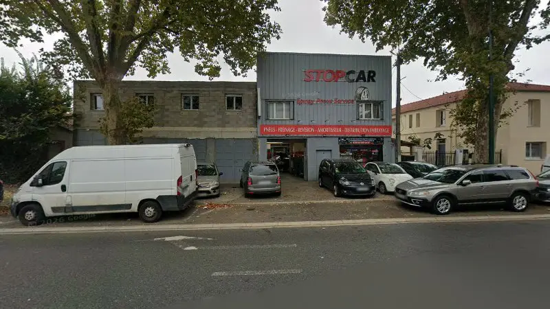 Vue de la rue devant Epinay Pneu Service, Épinay-sur-Seine