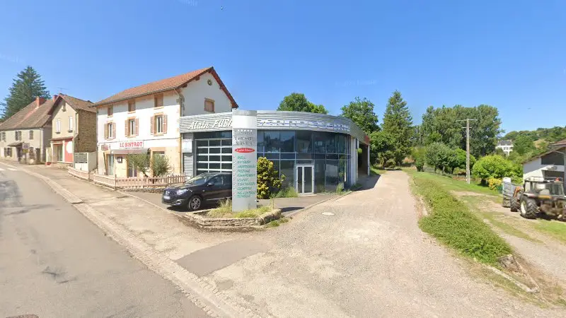 Vue de la rue devant Carrosserie Alain Fusil, Saint-Maurice-lès-Châteauneuf
