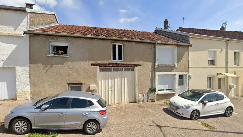 Vue de la rue devant Garage Michaud Sarl, Bourbonne-les-Bains