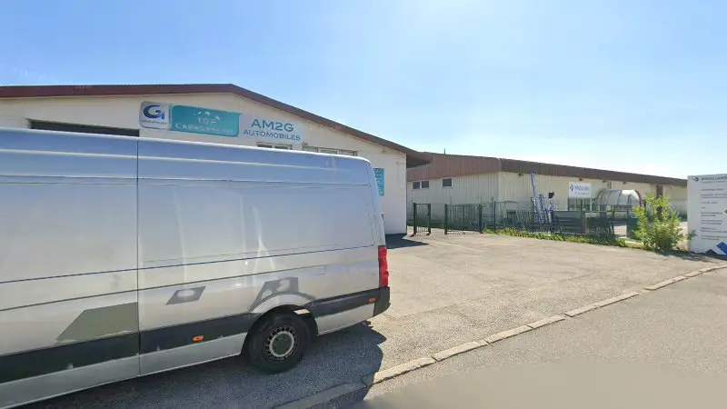 Vue de la rue devant TOP CARROSSERIE - AM2G AUTOMOBILES, Pontarlier