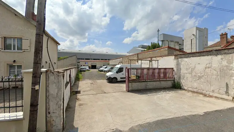 Vue de la rue devant 1,2,3 Autoservice, Bagneaux-sur-Loing