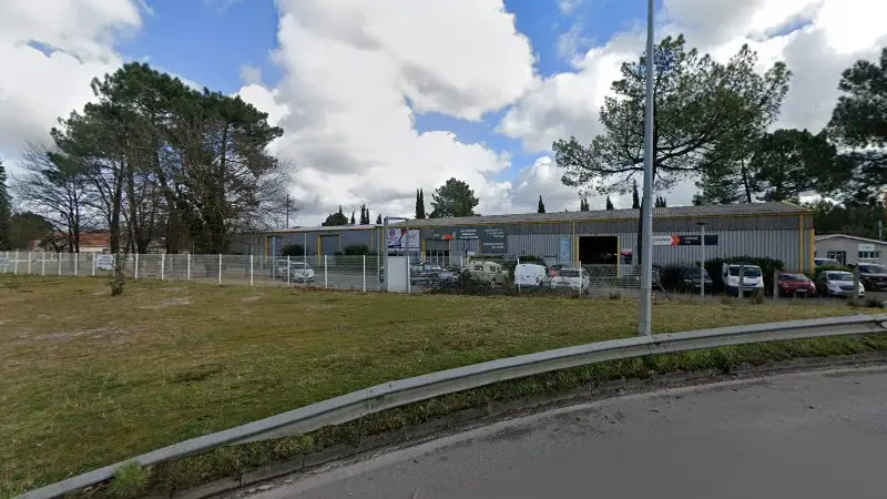 Vue de la rue devant Mitsubishi Mitsu Car Service (SARL) Réparateur agréé, Biganos