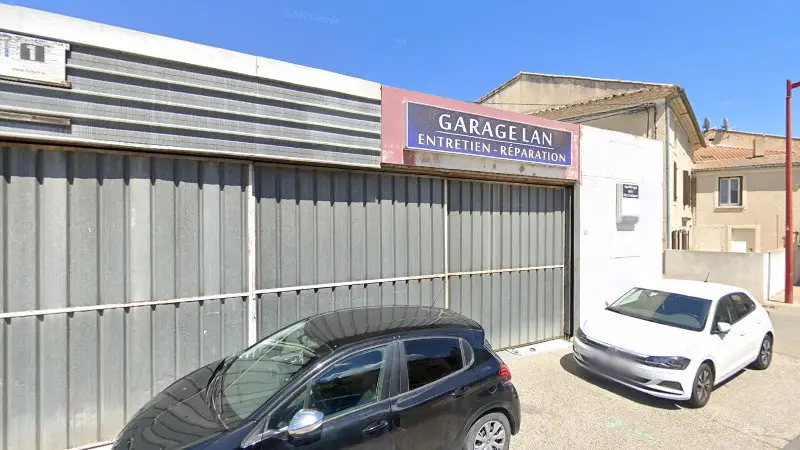 Vue de la rue devant Garage Lan, Entraigues-sur-la-Sorgue