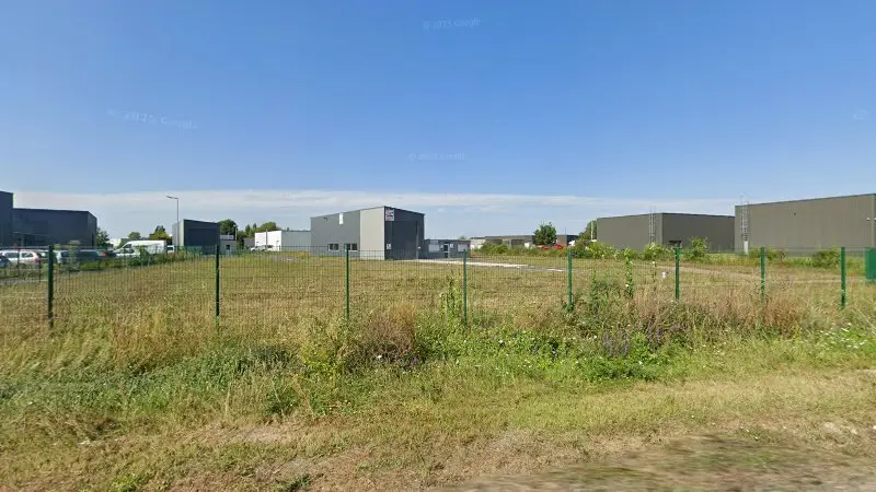 Vue de la rue devant AUTOVISION PL SAUMUR - ALLONES, Allonnes