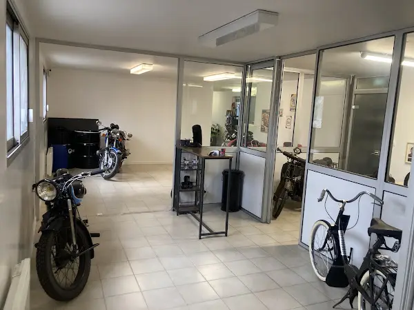 Photo publiée sur la fiche Google de Krol-David Motorcycles - Garage motos anciennes à Bordeaux, Le Bouscat
