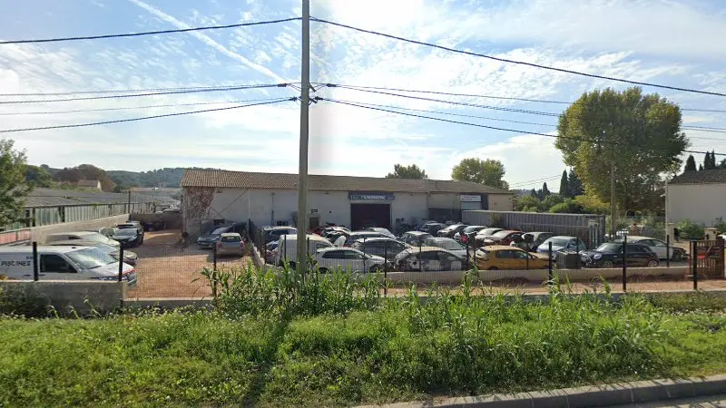 Vue de la rue devant speed carrosserie, Saint-Victoret