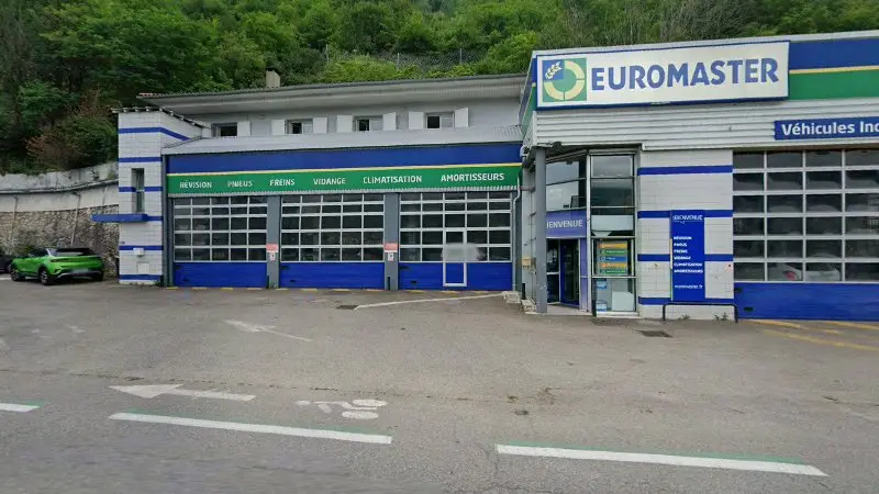 Vue de la rue devant France Pare-Brise - Chez Euromaster, Foix