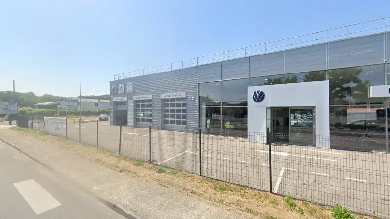 Vue de la rue devant ŠKODA Montbéliard - Espace 3000, Arbouans