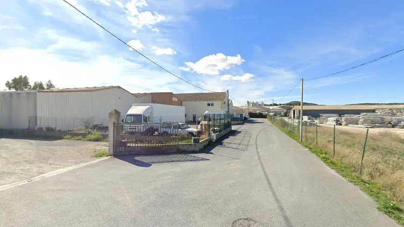 Vue de la rue devant TCO Chronotach Control Obligatoires, Montredon-des-Corbières