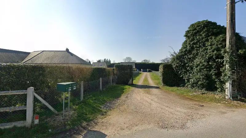 Vue de la rue devant Les Moins Chers Du Pneu, Bernay