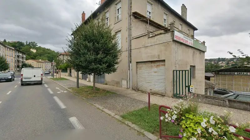 Vue de la rue devant Carrosserie Garage Perre Visconte, Espaly-Saint-Marcel