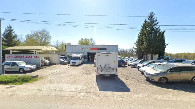 Vue de la rue devant Eurorepar Garage Loic Morissot, Fleury-la-Vallée