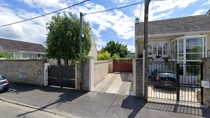 Vue de la rue devant MN AUTOMOTIVE, Le Coudray-Montceaux