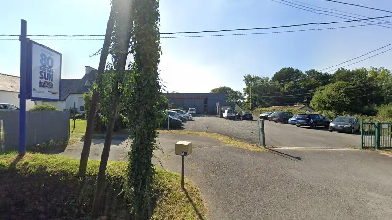 Vue de la rue devant Carrosserie BC auto, Concarneau