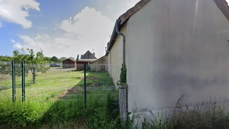 Vue de la rue devant GARAGE PREMIER - AUT'OCCASION, Saint-Pavace